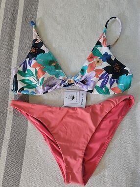 O'Neill Floral Triangle Bikini Top with Nwt Coral Pink Bottoms